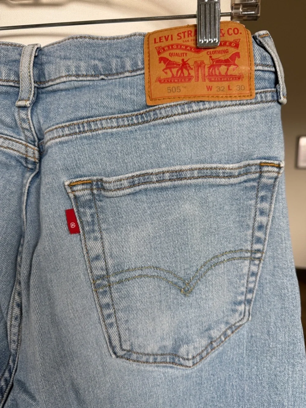 Levi's 505 light wash jeans 32 x 30